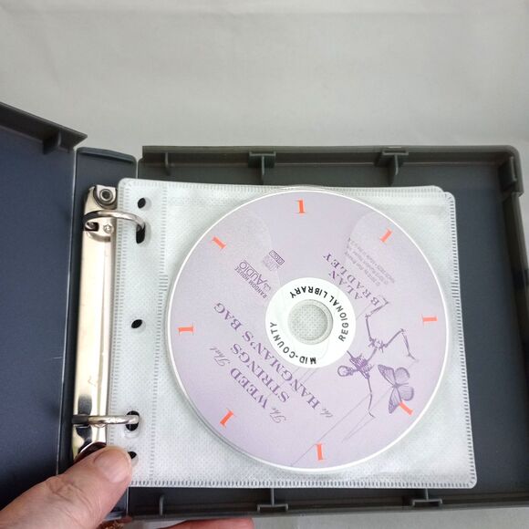 The Weed That Strings The Hangman's Bag  Audiobook CD Set Ex-Library - Picture 4 of 4